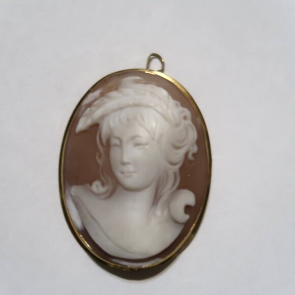 22K Yellow Gold Cameo Brooch - Picture 4 of 5